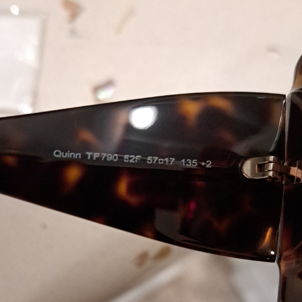 NWT Tom Ford Tortoiseshell Sunglasses with White Case - Picture 7 of 10